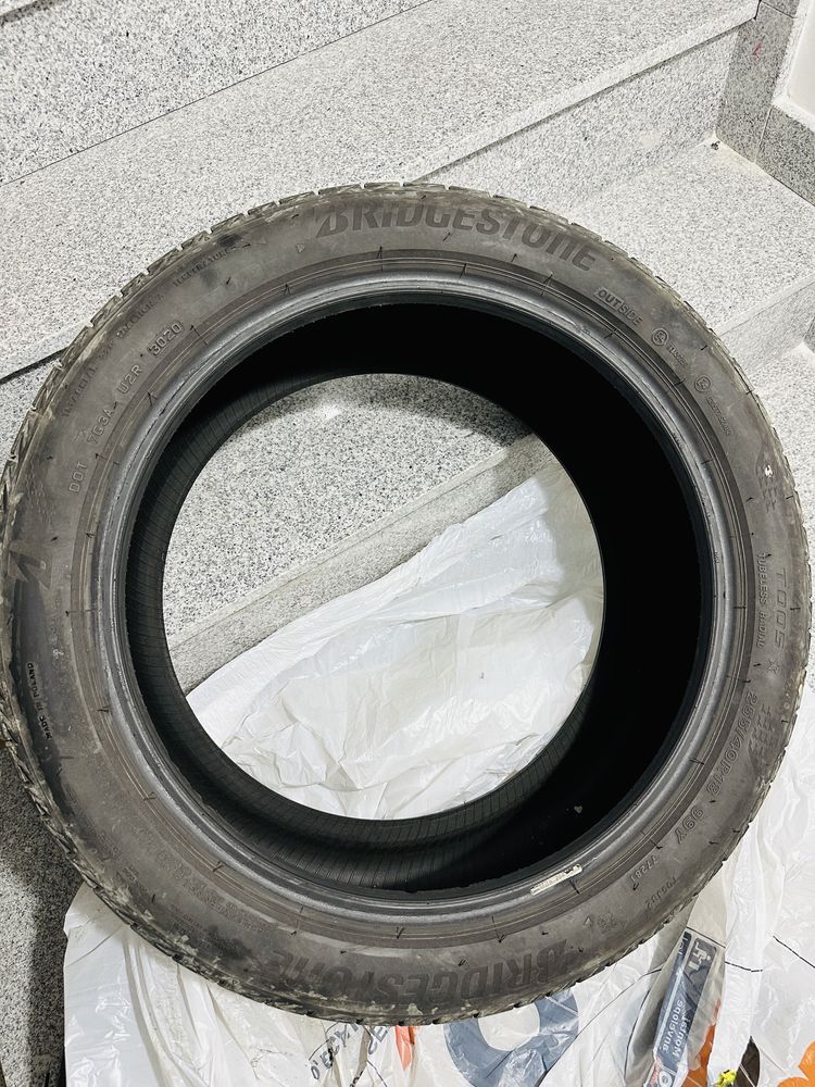 255 40 r18 99y bridgestone