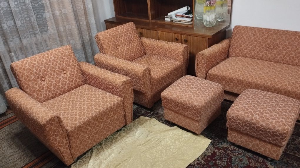 Холна гарнитура 1 диван, 2 фотьойла, 2 табуретки