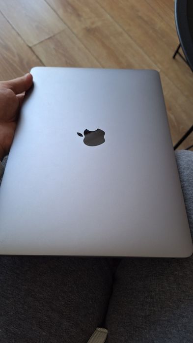 MacBook Pro i5 si Magic Mouse 2