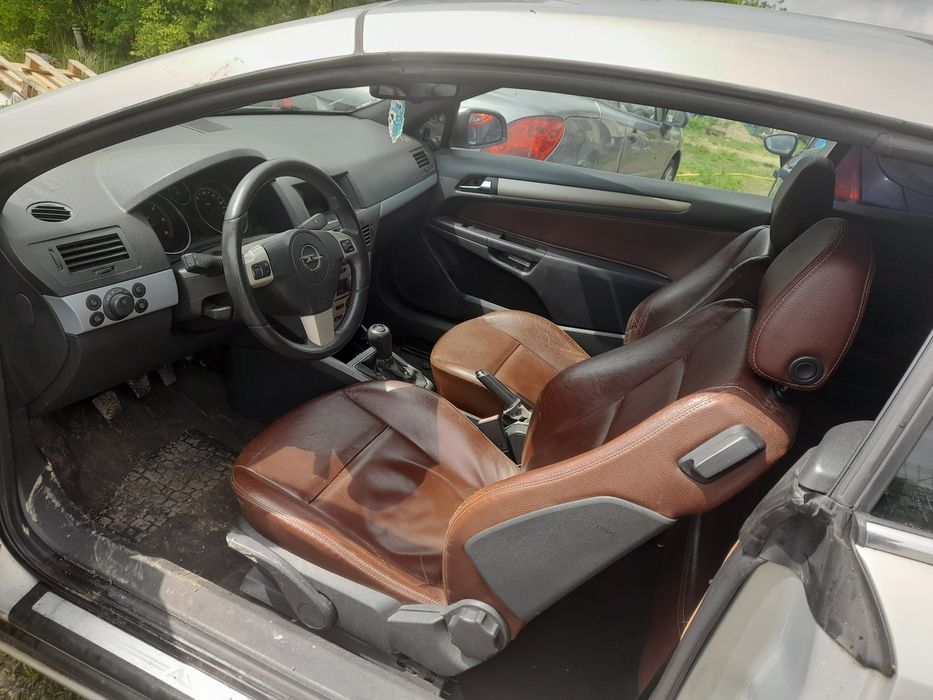 Dezmembrez Opel astra Twin Top motor 1.9 diesel cod Z19DTH an 2007