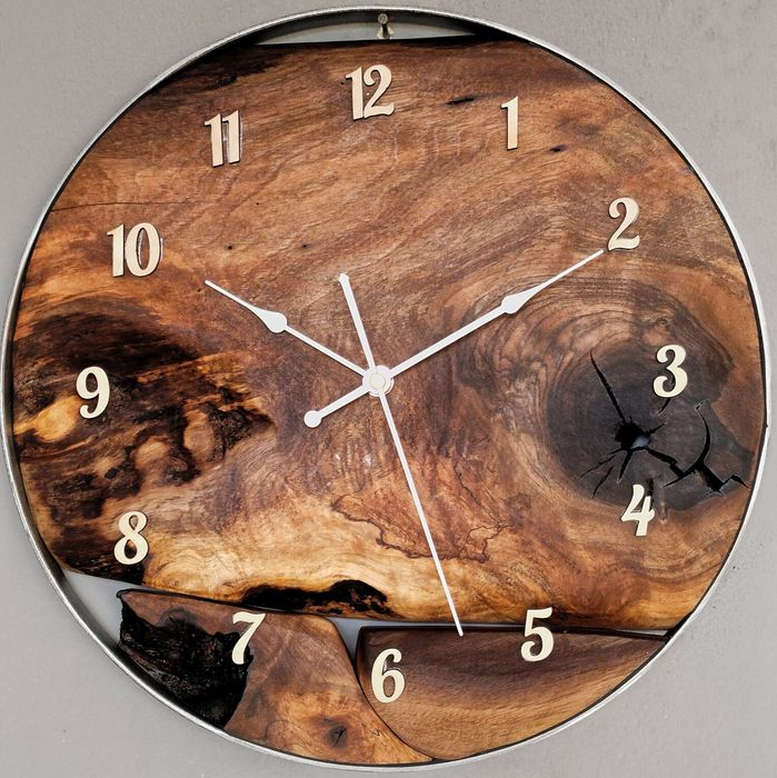 Стенен часовник.