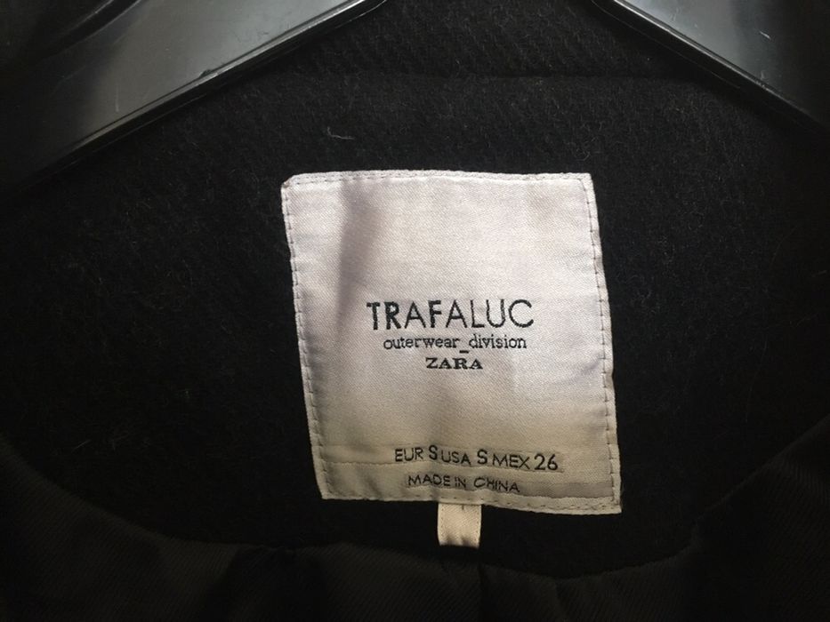 Черно палто Zara