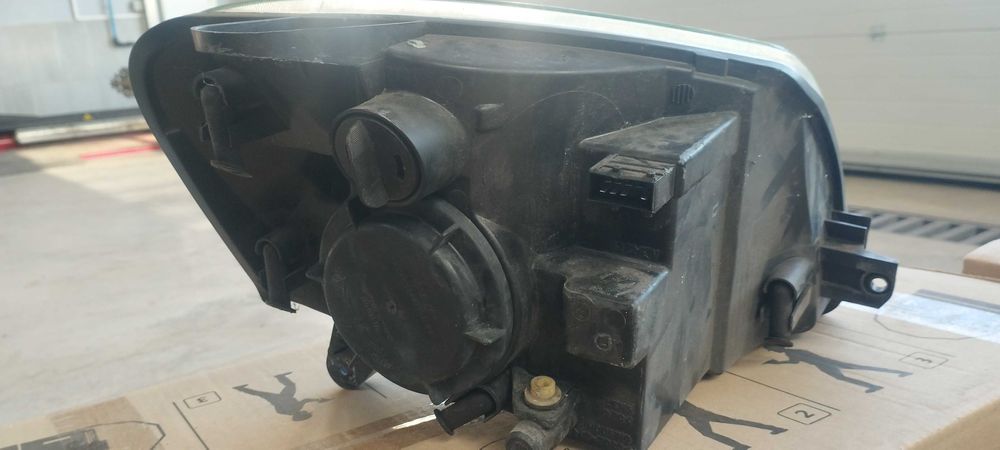 Фарове за Пежо, Ситроен ляв и десен 2003  използвани но са като нови