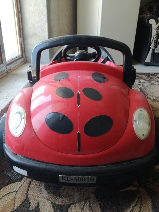 Продавам детска кола