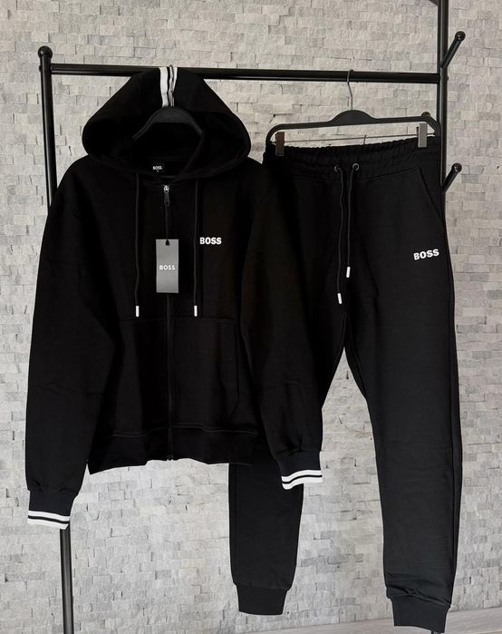 Налични модели мъжки комплекти.