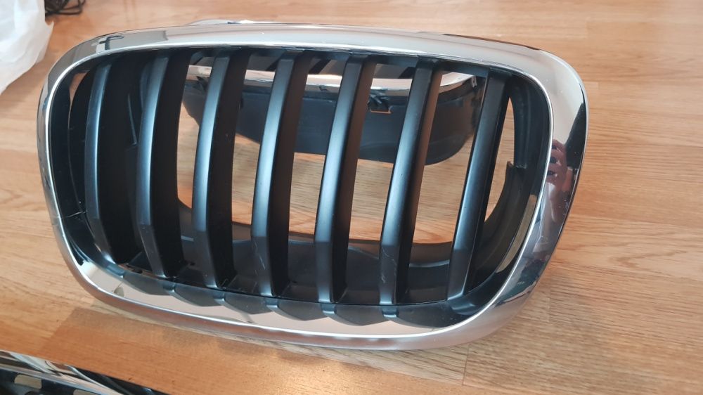 Grila masca radiator nara capota BMW X5 X6 M facelift