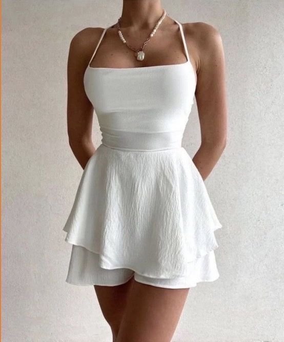 Бял елегантен гащеризон с гол гръб и двопластова пола