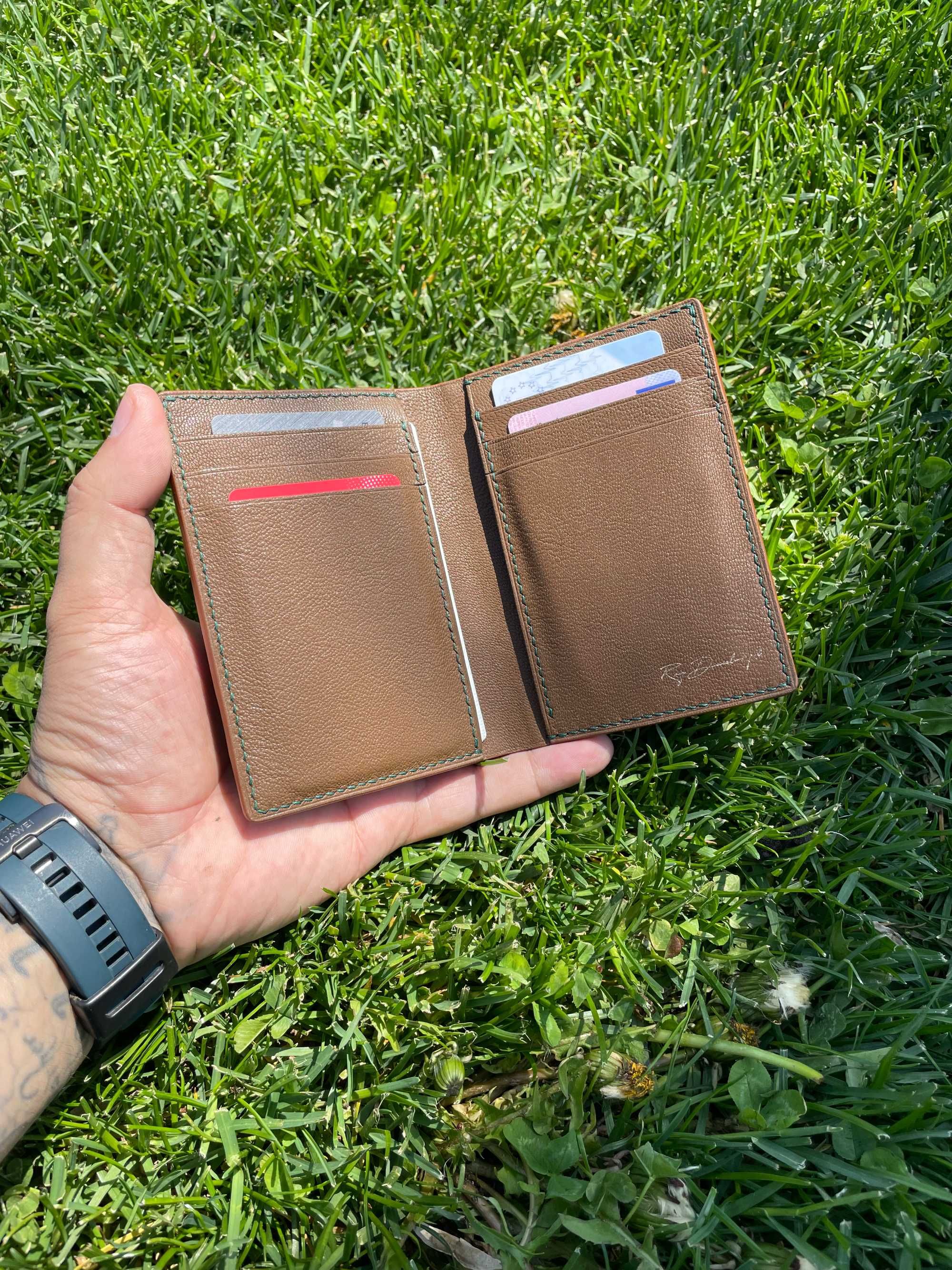 Portofel din piele naturala lucrat integral manual