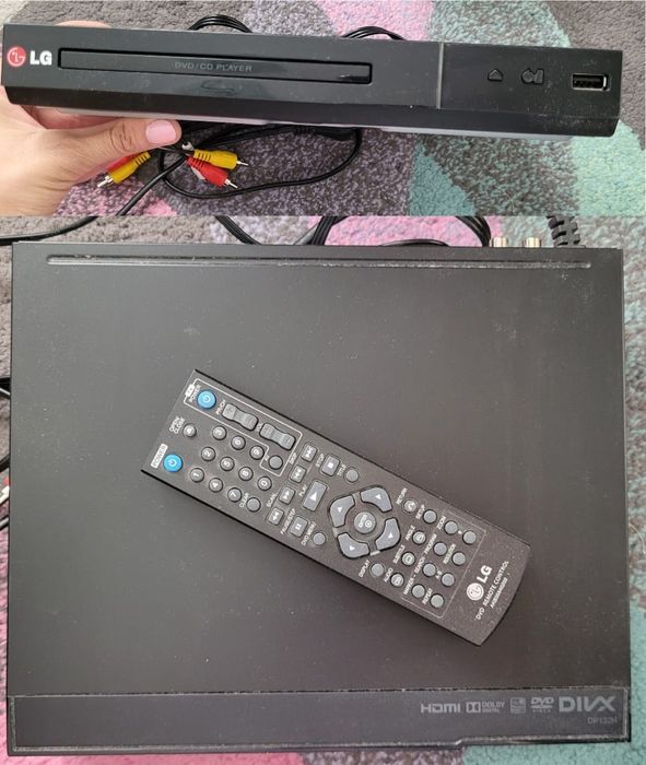 Vând DVD/CD player LG DP132H