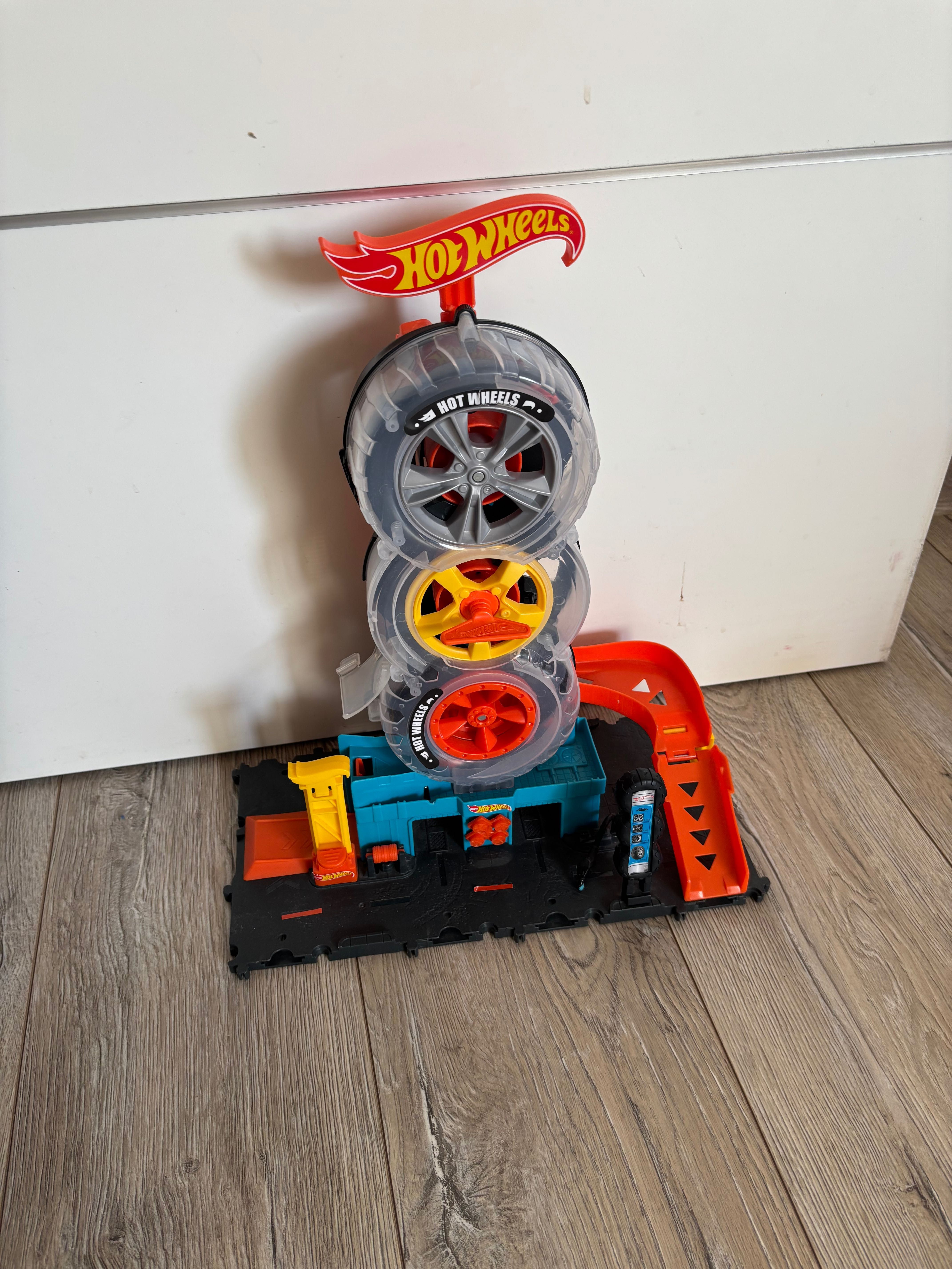 Hot wheels играчки