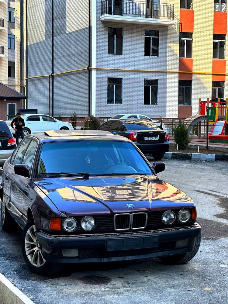 Bmw e32 730 sotiladi