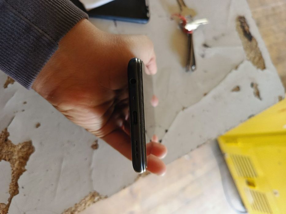 Realmi 9 i     yangi karobka dakiment bor