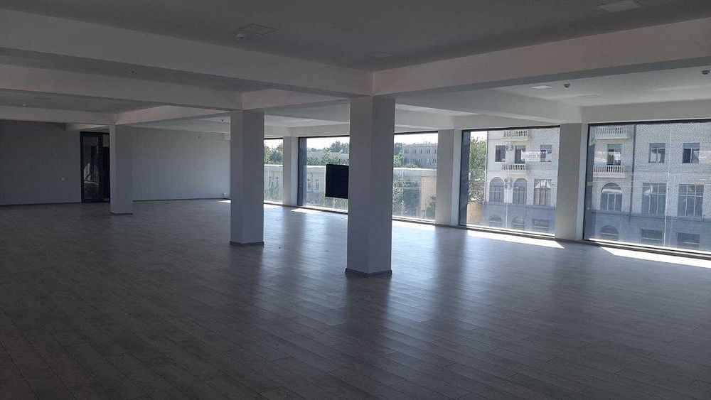 Продается 3-х этажное здание  с действующей автомойкой и офисами