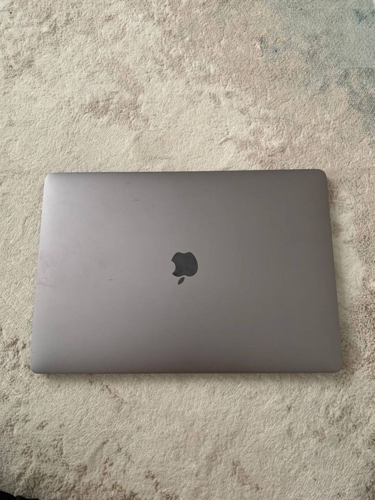 Mac book pro 2016  core i 7 оперативка 16 памят 256