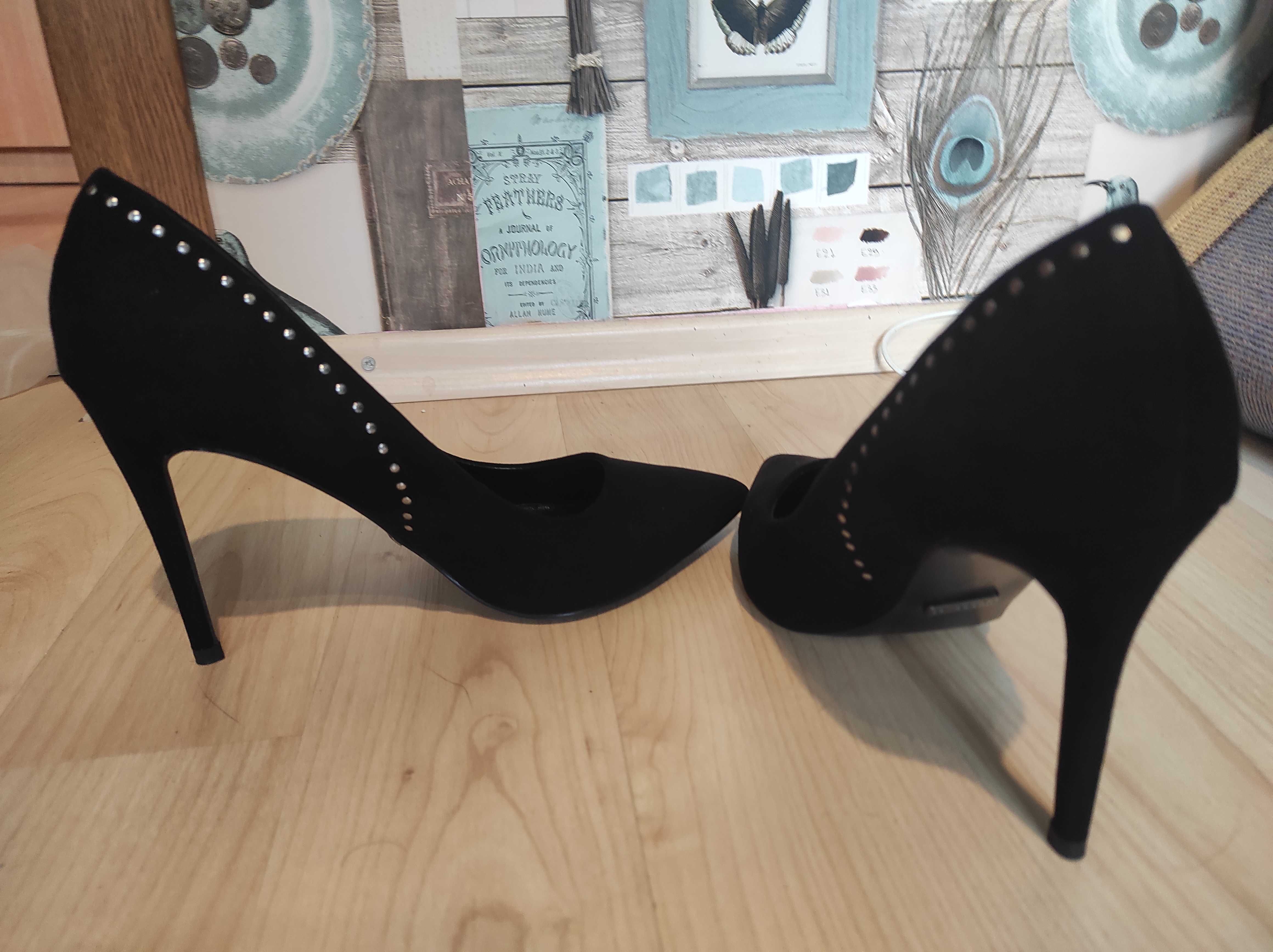 Pantofi stiletto