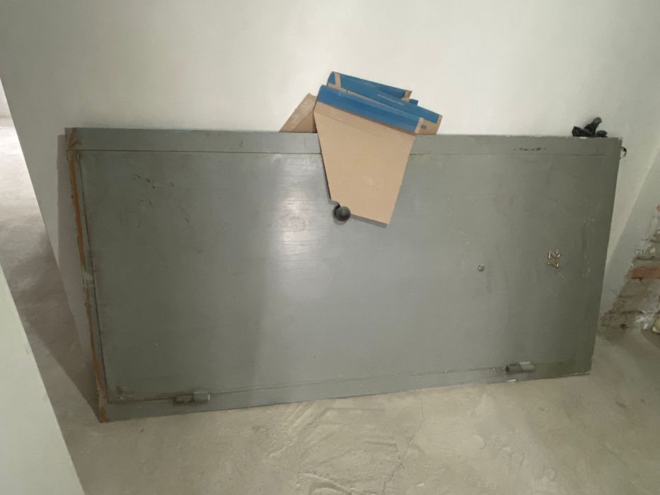 Продам входную железную дверь