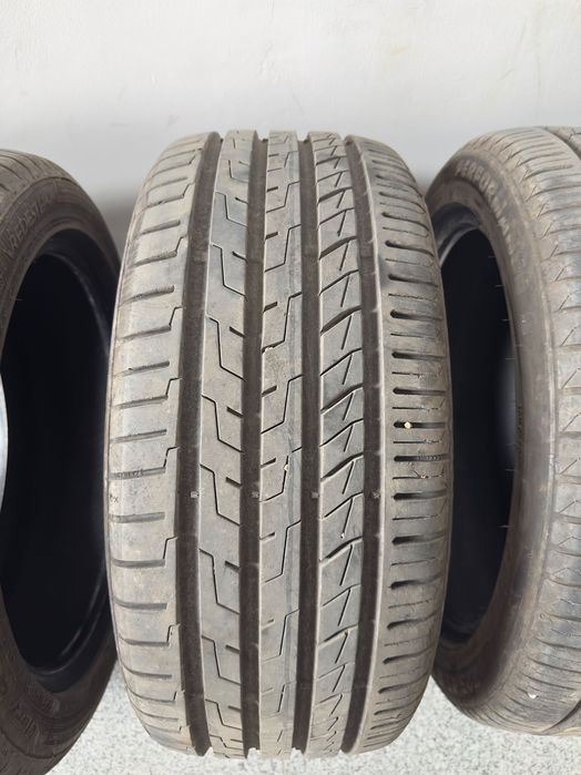 4бр Гуми 225/45/17 Sportiva / Vredestein дот 23