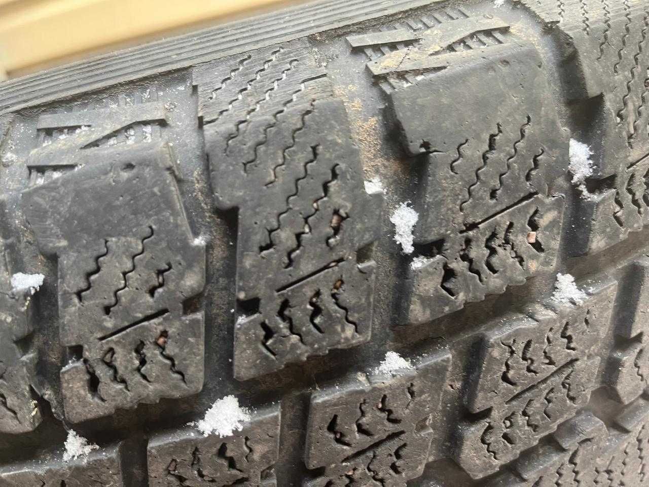 Продам шины Б/У 275х65х17