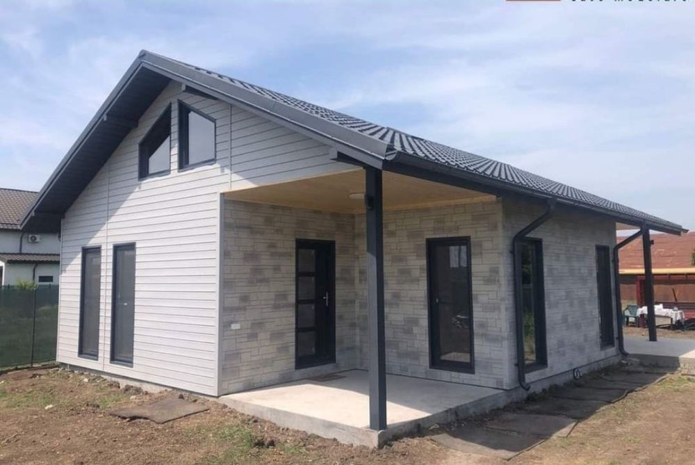 Case pe structura metalica învelite cu panouri sandwich termoizolante