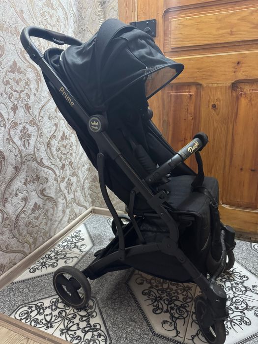 Коляска прогулочная,легко собирается,удобно в поездку