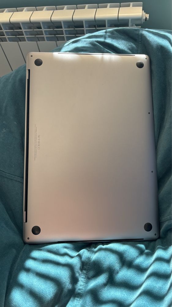 MacBook Pro 15” 2018 i7 2.6GHz 16GB/512 SSD