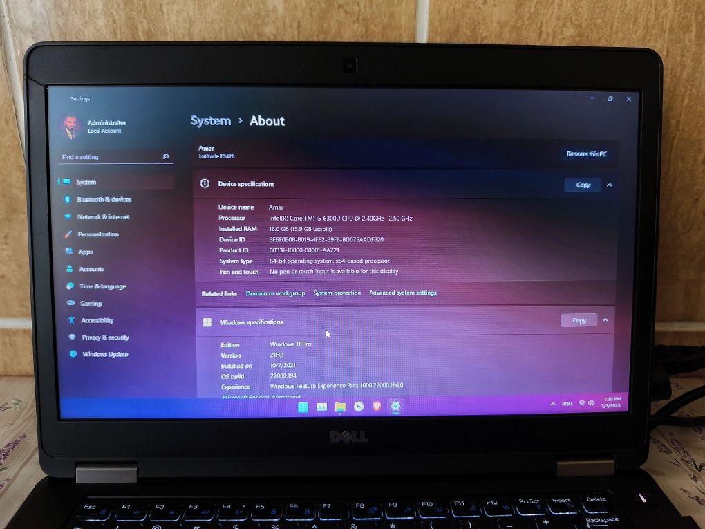 Laptop Dell cu procesor i5 Gen 6, SSD M2, 16 GB DDR4.