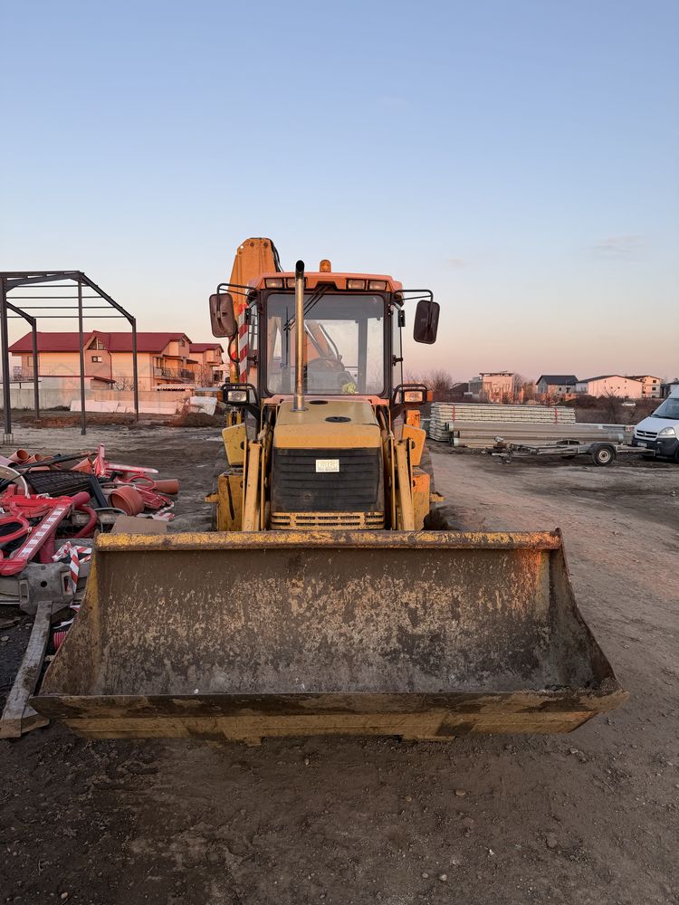 Buldoexcavator Komatsu