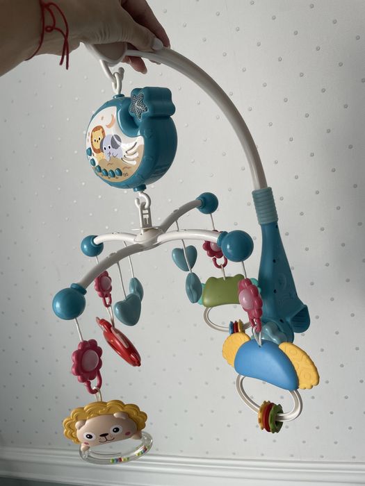 Мобиль для кроватки + пакет погремушек