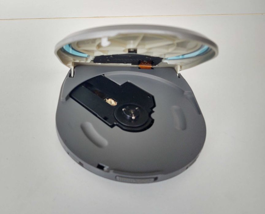 Cd player portabil, vechi, Grundig