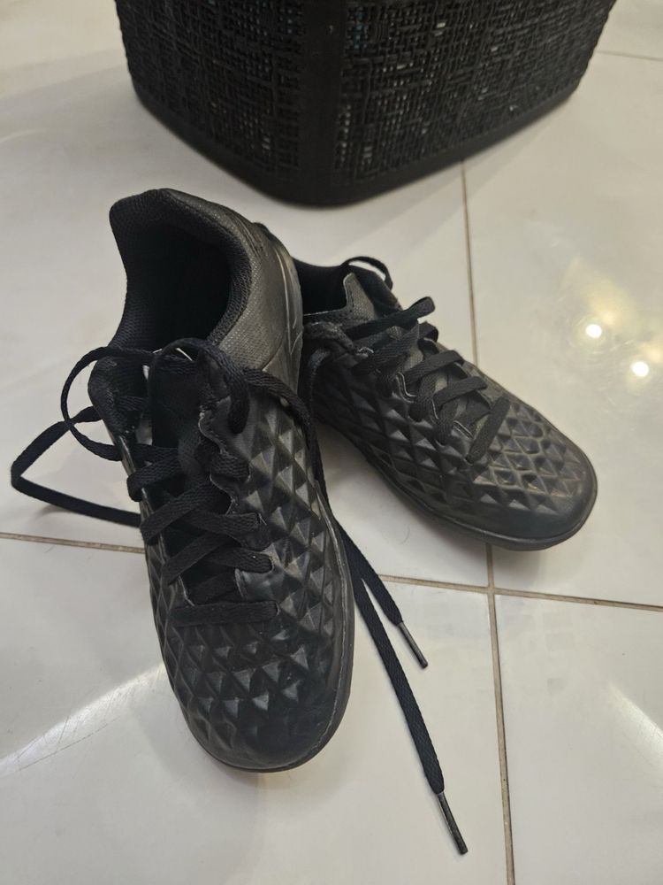 Детски обувки за футбол Nike tiempo 31,5 номер