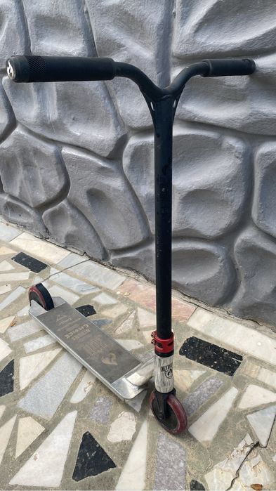 Продам самокат для трюков,использаволся аккуратно и четко сост хорошее