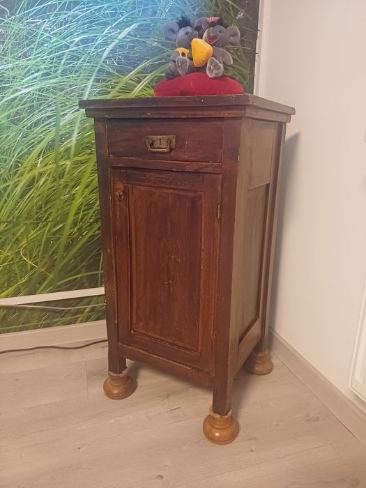 Noptiera foarte veche