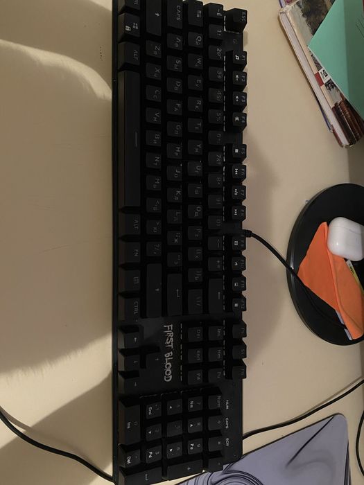 Продам кавиатуру механическую новый