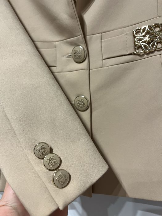 Елегантен оригинален костюм на LOEWE