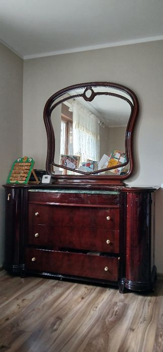 Mobila  Dormitor de lemn cires