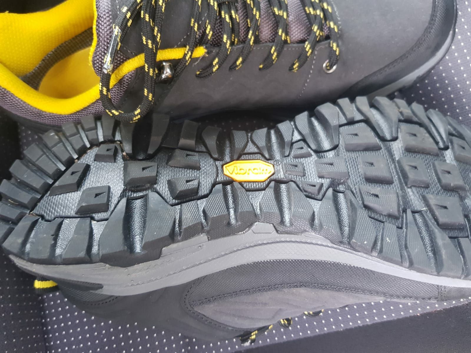 Pantofi Endurance 43 talpă  vibram waterproof