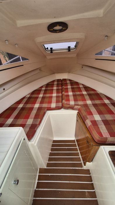 Vand barca semicabinata 5.5 m lungime