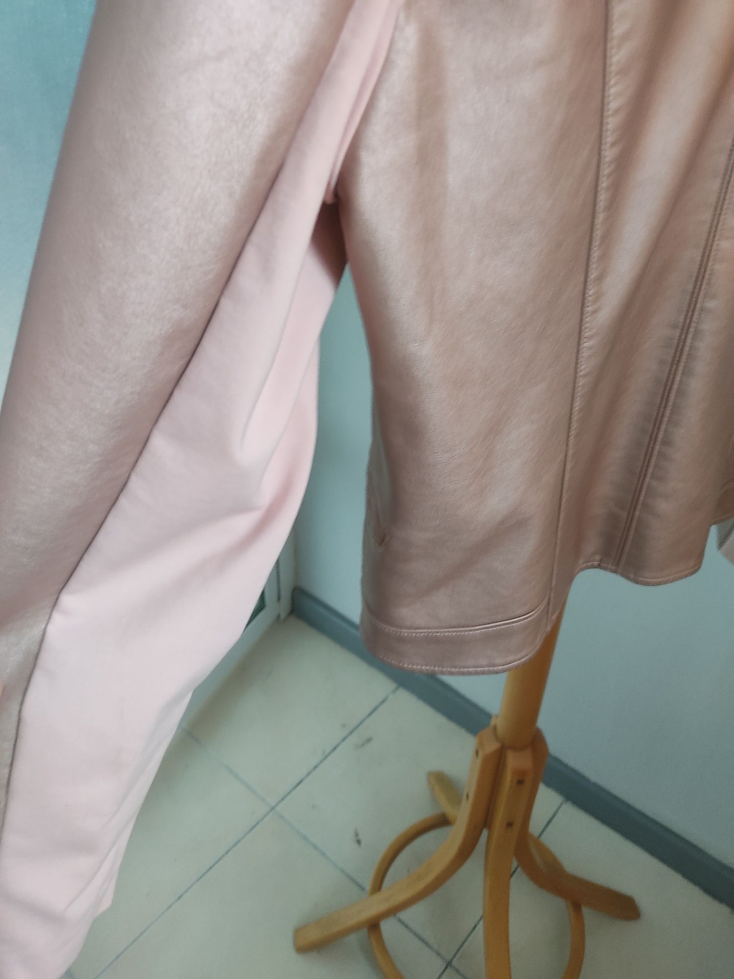 Женская ,нежно розовая, куртка косуха, из  экокожи,   L
