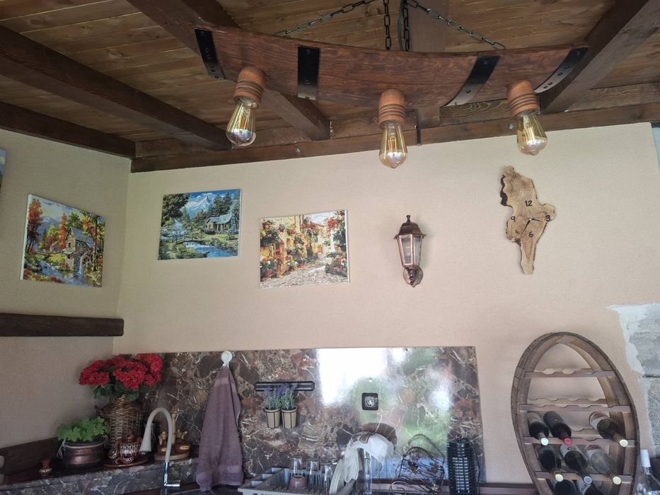 Полилеи от автентични бъчви с ръчно изработени дървени чашки