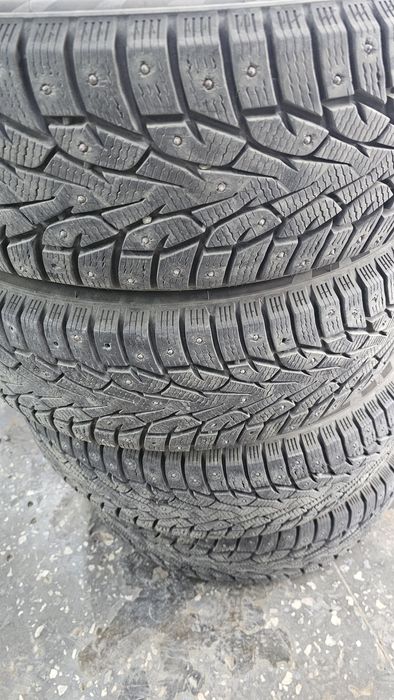 Шины зимние 215/65/17