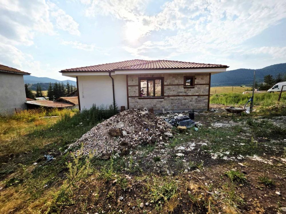Продавам къща в село Равногор