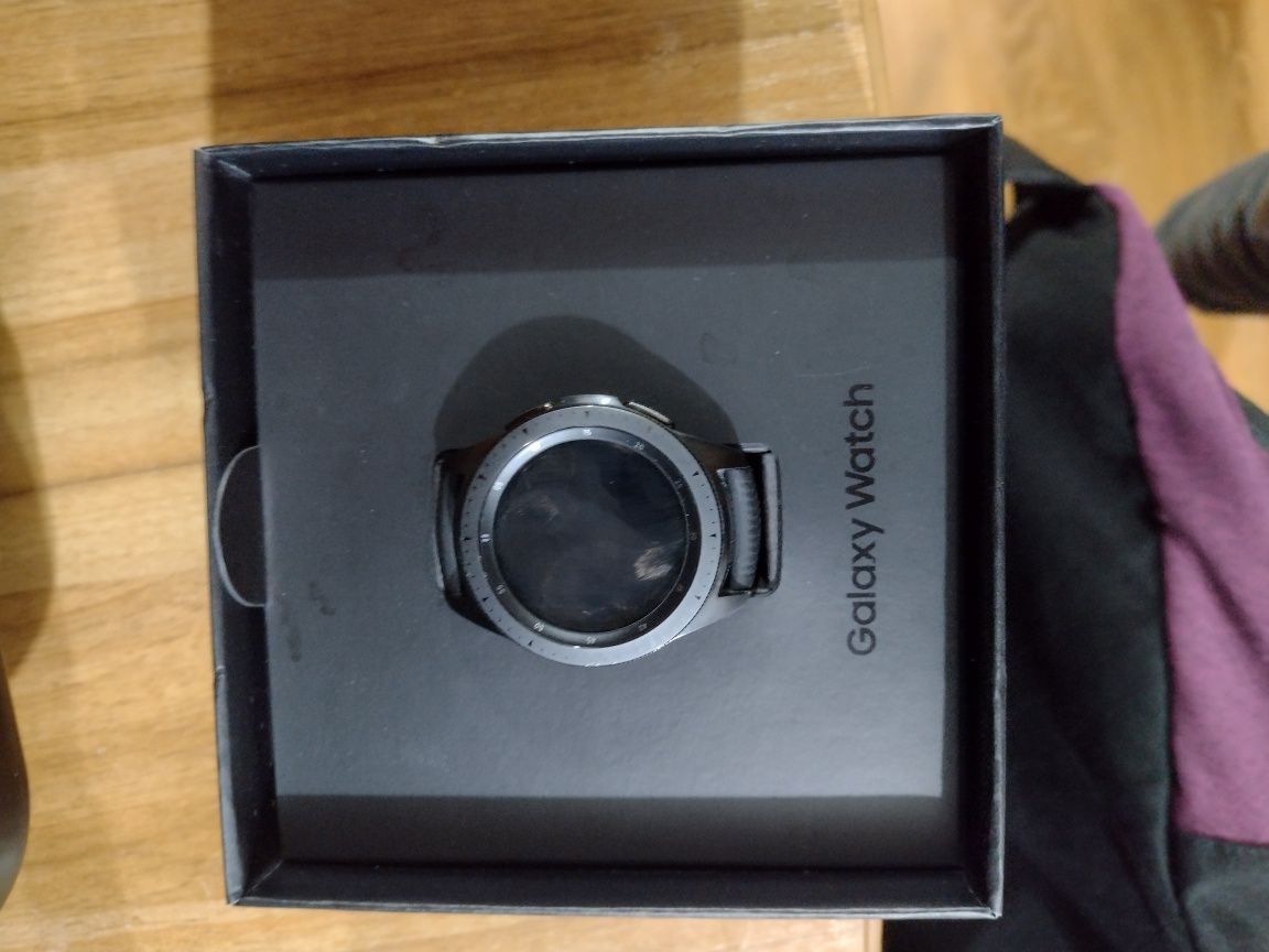 Smartwatch Samsung Galaxy watch 42mm. Am nevoie urgent de bani