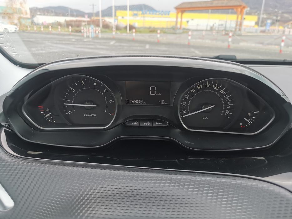 Peugeot 208 1.2VTI Signature 75903km an 2019