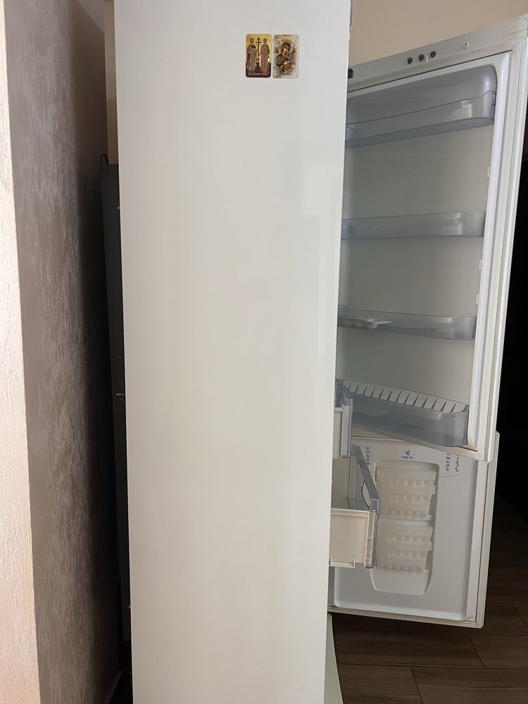 Combina frigorifica indesit
