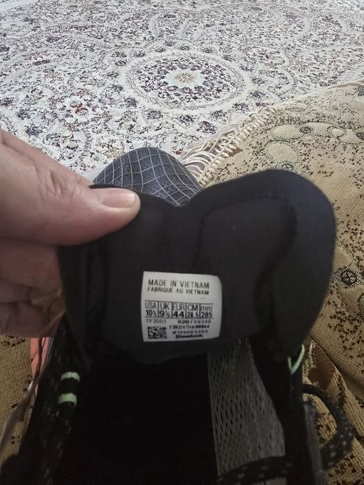 Продам кроссовки новые в отличном состоянии.