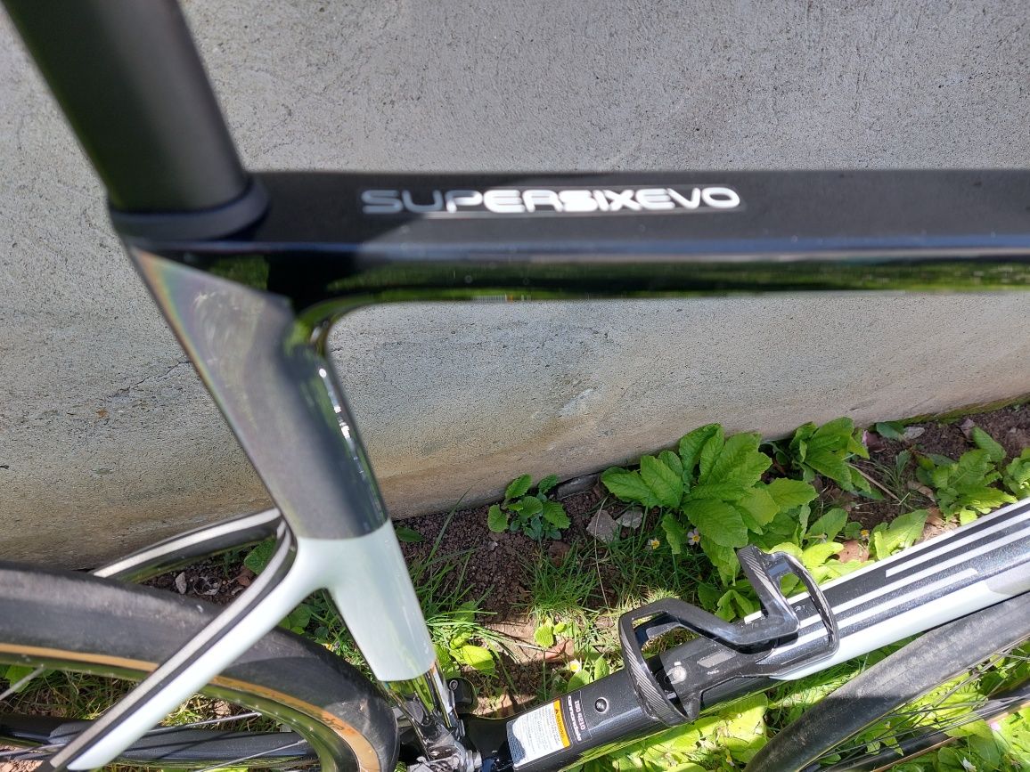 Шосеен велосипед Cannondale SuperSix EVO Carbon Disc 105