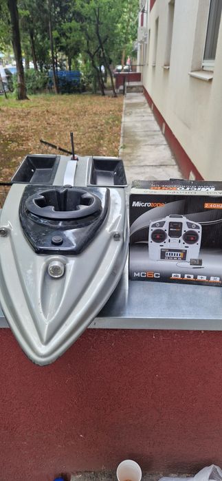 Barcuta de plantat si nadit