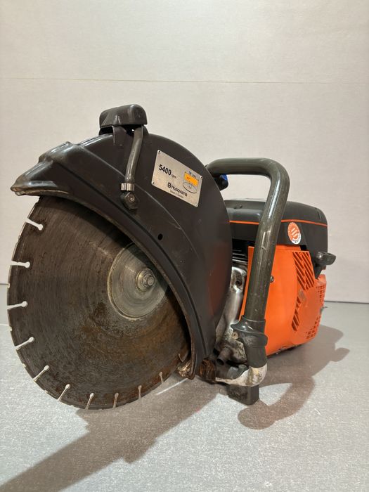 Husqvarna motodebitor drujba taiat beton