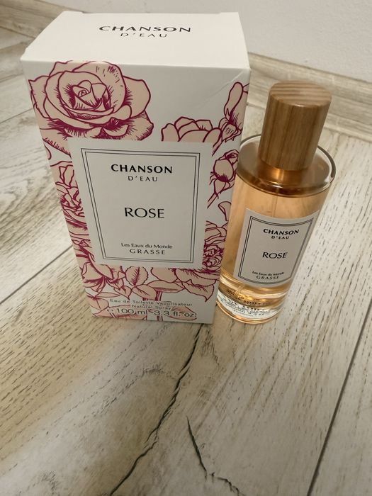 Parfum de damă roze