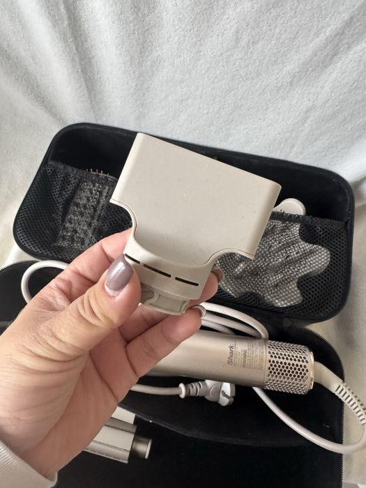 Маша SharkNinja FlexStyle 5-в-1 Air Styler и сешоар HD440SLEU